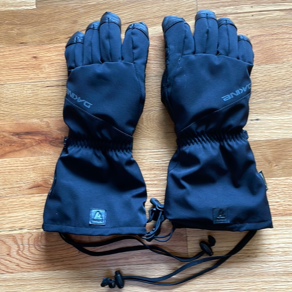 Super warm Dakine Gore Tex gloves.